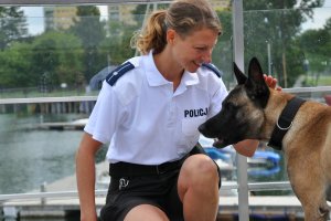 Uczniowie odliczają godziny do rozpoczęcia wakacji. A policja przypomina o zasadach bezpiecznego wypoczynku