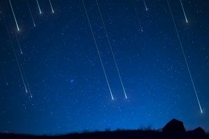 Noc spadających gwiazd. Olsztyńskie planetarium przygotowało specjalny pokaz perseidów