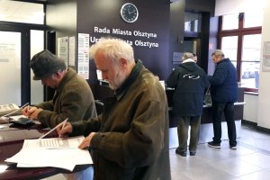 Kontrowersje wokół Olsztyńskiej Karty Miejskiej dla seniorów