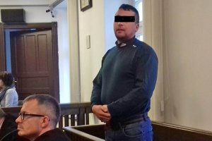 Rozpoczął się proces właściciela baru z kebabem w Ełku. Koło baru doszło do bójki, w której zginął 21-letni mężczyzna