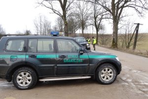 Kompletnie pijany wsiadł za kierownicę. Zatrzymała go straż graniczna