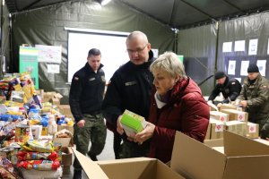 Polscy żołnierze rozwieźli ponad 3 tony darów dla łotewskiej Polonii