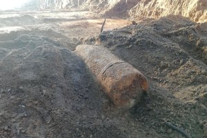 Metrowy niewybuch znaleziono przy krajowej siódemce.  ZDJĘCIA