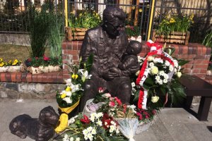 W Piszu stanął pomnik  doktora Władysława Klementowskiego