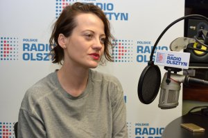 Błysk, pióra, cekiny i... minimalizm. Doradca stylu o sylwestrowych trendach