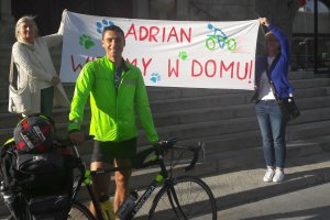 Ponad 1400 km na rowerze w osiem dni, aby pomóc zwierzętom z olsztyńskiego schroniska
