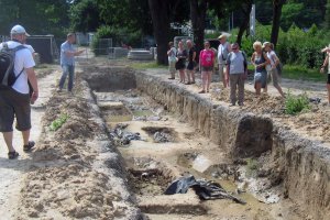 Remont ulicy Partyzantów wstrzymany. Czy odkryty cmentarz zostanie zabytkiem?