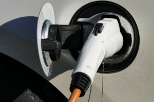 W Elblągu powstają stacje ładowania pojazdów elektrycznych