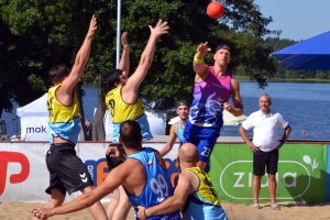 Zespoły z Piotrkowa Trybunalskiego najlepsze. W Starych Jabłonkach zakończyła się rywalizacja szczypiornistów na piasku [ZDJĘCIA]