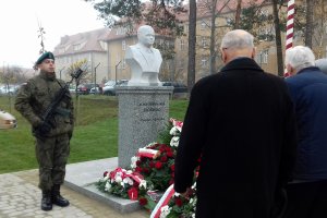 Przy Klubie Garnizonowym w Giżycku odsłonięto popiersie Aleksandra Szczygły