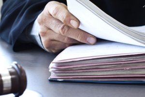 Oferowali sprzedaż aut, brali zaliczki i znikali. Jest akt oskarżenia