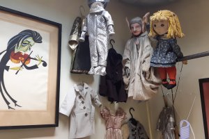 Stare obrazy dostaną drugie życie w teatrze. Każdy może coś podarować