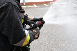 Pożar byłego kasyna wojskowego w Bemowie Piskim