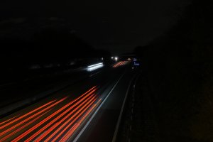 Kilkadziesiąt kilometrów uciekał przed policją. W końcu porzucił auto i zbiegł