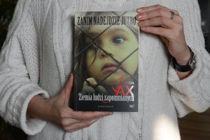 Ukazała się nowa książka Joanny Jax “Ziemia ludzi zapomnianych”