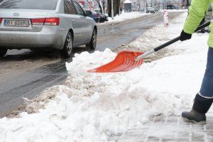 Kto odśnieża, kiedy i za ile? Zimowe standardy utrzymania dróg w Olsztynie i powiecie