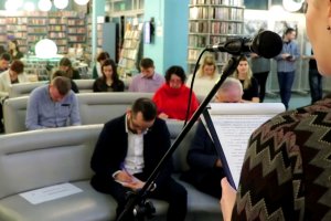 Dyktanda go kręcą, a słownik przeczytał od deski do deski. Czy zrobił jakiś błąd? Zobacz kto w Olsztynie został mistrzem ortografii