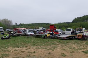 Trwa Złom Race w Tomarynach. Wydarzeniu towarzyszy zbiórka dla 4-letniego Ksawerego