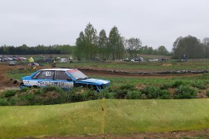 Wyścig wraków Złom Race w Tomarynach. 