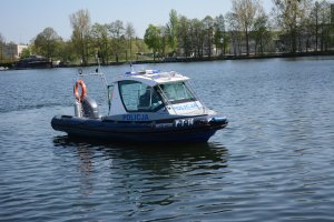 Policjanci i strażnicy graniczni otrzymali wsparcie. Przeznaczą je m.in. na zakup łodzi patrolowych