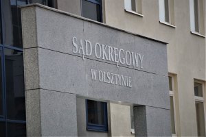 Pracownik zataił wyjazd za granicę i dostał dyscyplinarkę. Jaki jest wyrok sądu?