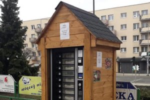 Urządzenie, które znosi jaja. Mieszkańcy Elbląga mogą korzystać z jajomatu.
