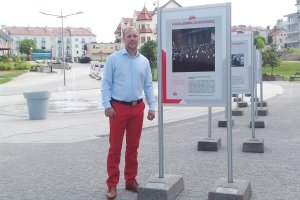 Kontrowersje wokół wystawy w Giżycku. Radny Paweł Andruszkiewicz protestuje