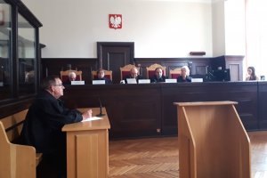 Łagodna kara za bójkę z użyciem noża. Sąd w Elblągu wydał wyrok w sprawie 19-latka, który próbował odebrać dług