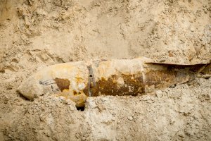 Robotnicy znaleźli niewybuch na obrzeżach Giżycka. Ewakuowano 120 osób