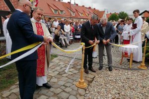 W 30 rocznicę powstania parafii Świętej Trójcy odsłonięto pamiątkowy kamień