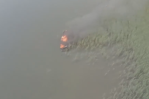 Pożar motorówki na Jeziorze Mamry. Rozbitków uratowali inni żeglarze