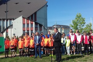 Salezjanie dzielą się radością i wmurowują kapsułę czasu pod budowę hali treningowej w Ełku