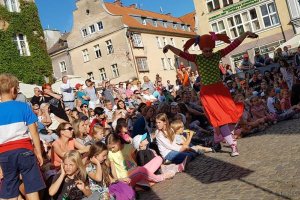 Aktorzy wyszli na place i zapraszają mieszkańców. Trwa Olsztyński Festiwal Teatrów Ulicznych