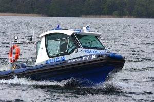 Pływały skuterami po jeziorze Ukiel. Obie pijane, jedna bez uprawnień