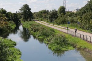 Deszcze przywróciły jezioro-widmo. Kłopoty na Łynostradzie