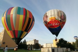 Kolorowe balony pojawiły się nad Pasłękiem. W zawodach rywalizuje piętnaście załóg [VIDEO + ZDJĘCIA]