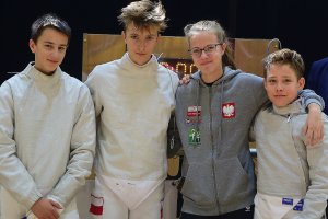 “Puchar Europy to konfrontacja z zawodnikami z całego świata”. Szabliści olsztyńskiego Hajduczka wrócili z zawodów w Koninie