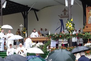 Setki pielgrzymów w Gietrzwałdzie. Zakończyły się uroczystości 142. rocznicy objawień Najświętszej Maryi Panny