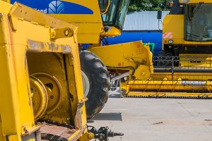 Tegoroczne zbiory kukurydzy pod znakiem zapytania. Nieznani sprawcy niszczą maszyny rolnicze