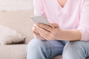 Uwierzyła fałszywym pracownikom banku i straciła pieniądze