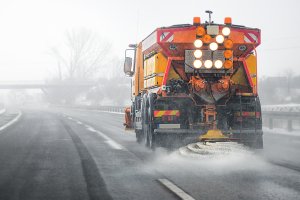 Służby ostrzegają przed marznącymi opadami i gołoledzią