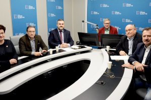 Ustawa dyscyplinująca sędziów, walka z wirusem ASF i problemy z budżetem samorządów. Posłuchaj audycji My, Wy, Oni