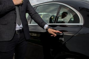 Zderzenie rządowej limuzyny z ciężarówką. W aucie był wicepremier Jarosław Gowin, który jechał do Olsztyna