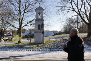 Warmińska kapliczka w ruinie. Mieszkańcy Starego Kawkowa chcą ocalić zabytkowy obiekt