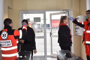 Mundurowe służby medyczne w pełnej gotowości. Wojska remontowe pomagają w walce z koronawirusem