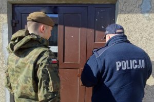 Podczas izolacji zabrakło im jedzenia. Pomogli policjanci