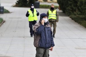 Co zrobić, gdy mamy trudności z oddychaniem? Czy dostaniemy mandat za brak maseczki?