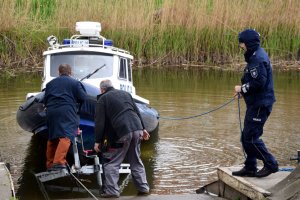Policja woduje łodzie na jeziorach. Patrole będą na wszystkich akwenach. „Nie można rekreacyjnie pływać łódką ze znajomymi”