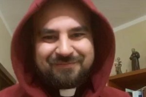 Ewangelizuje na TikToku. Ksiądz z Olsztyna podbija sieć