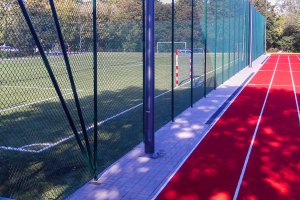 Rezerwacja obiektów sportowych. Aby korzystać z boisk, bieżni, czy kortów tenisowych trzeba się wcześniej umówić
